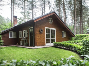 Отель Luxurious Chalet in Oud Turnhout with Large Garden  Оуд-Тюрнхаут 